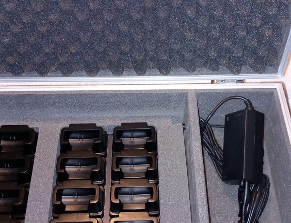 Ladekoffer mit 20 Plätzen für XEPTON System von Audioropa mit Netzteil und Verlängerungskabel